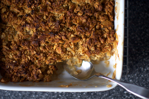 Breakfast apple granola crisp