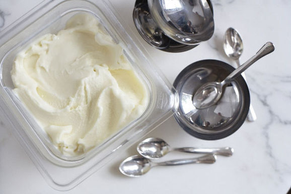 Jeni's splendid lemon cream ice cream