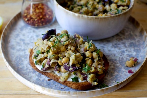 Smashed chickpea salad